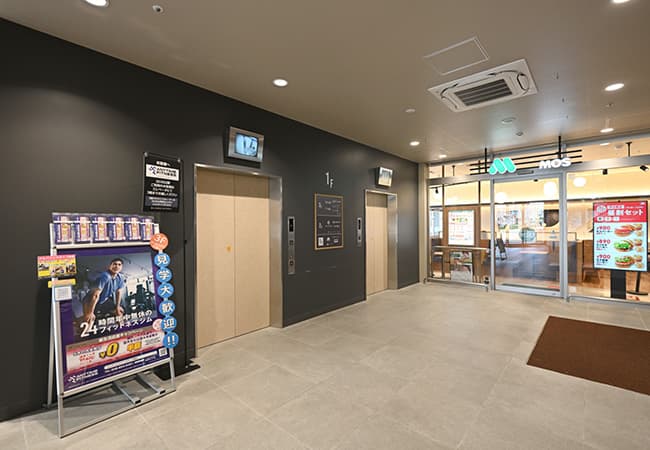 モスバーガー様となりのエレベーター